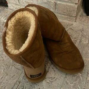 Light Brown Original Tan UGGs
Used with a few stains (pictured)
Smoke Free Home
